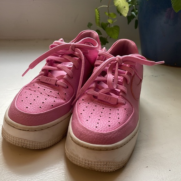 Nike Pink Women's Athletic Shoes - Picture 11 of 12